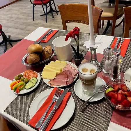 Jaegerhaus In Am Hohentwiel 3*