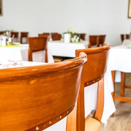 Jaegerhaus In Am Hohentwiel 3*