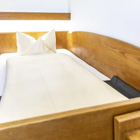 Hotel Jaegerhaus In Am Hohentwiel 3*