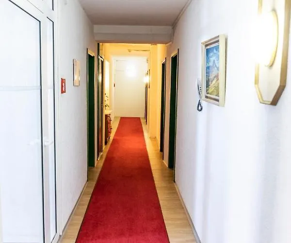 Jaegerhaus In Am Hohentwiel 3*